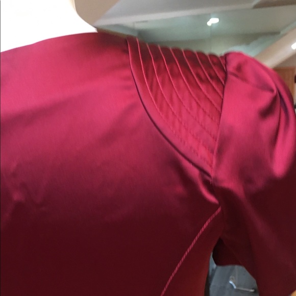 Wine colored form fitting dress - Picture 15 of 16